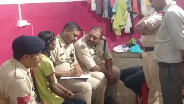 पत्नी के मंगलसूत्र और झुमका करवाया चोरी