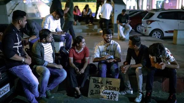 लिसनर्स आर्मी करीब 400-500 लोगों की टोली
