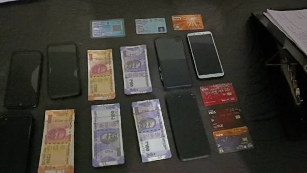 किला मैदान में कर रहे थे नोटों की तस्करी