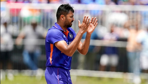 आवेश खान आपकी प्लेइंग इलेवन में जगह नहीं बना पाते