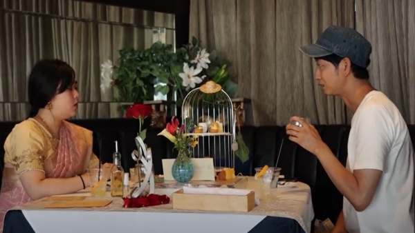 महिला को पब्लिक में साड़ी पहननी थी...