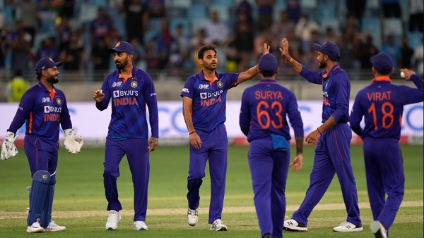 भुवनेश्वर के नाम और स्विंग दोनों की धज्जियां उड़ाई