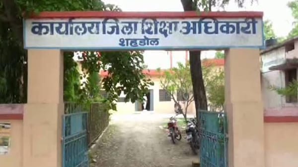 आयुक्त आनंद राय सिन्हा जानकारी देते हुए बताया