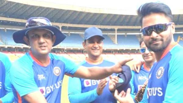 गांव की गलियों में मुकेश ने सीखा क्रिकेट