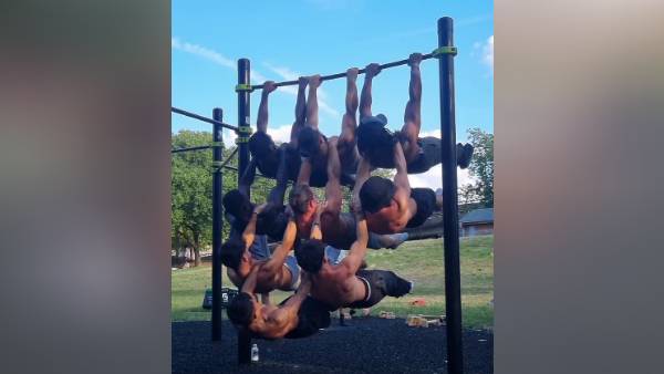 9 पुरुषों की टीम ने Calisthenics दिखाई
