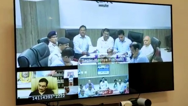 सीएम ने पीएचई, बिजली विभाग के अधिकारी से जताई असंतुष्टि, लगाई क्लास