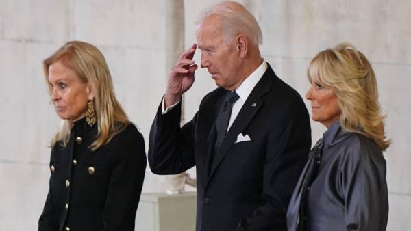 इस कठिन घड़ी में हम आपके साथ हैं...