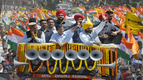 आम आदमी पार्टी को बीजेपी की 'बी टीम' कह रही है कांग्रेस
