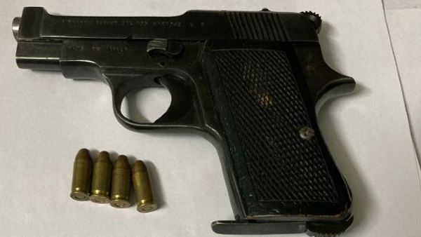 24 लाख नकदी, 2 अवैध हथियार मिले: ACB