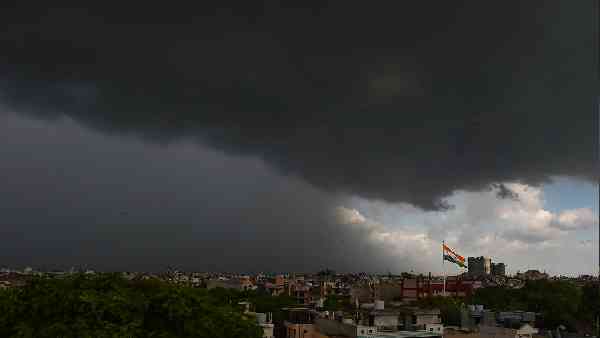 कई लोगों को लग चुकी हैं चोटें