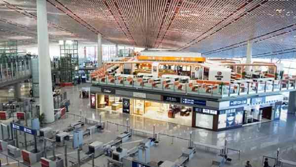 महिला को रक्षा जांच स्टेशन के पास सोते हुए देखा गया महिला को रक्षा जांच स्टेशन के पास सोते हुए देखा गया