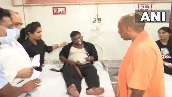 मुख्यमंत्री ने पीड़ितों से बात की