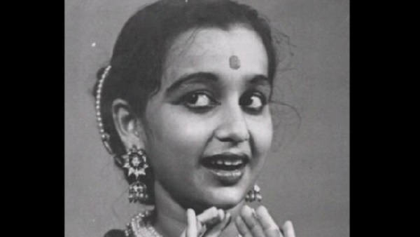 पहली फिल्म थी 'दिल देके देखो' पहली फिल्म थी 'दिल देके देखो'