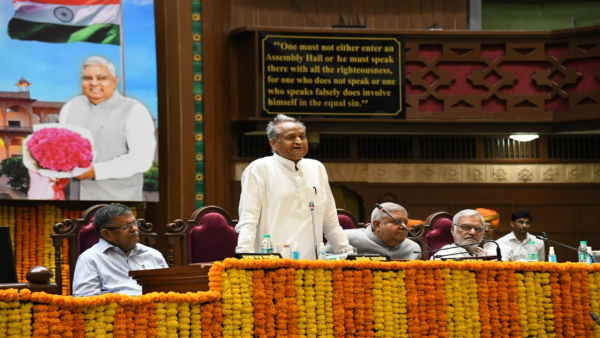 मल्लिकार्जुन खड़गे की रिपोर्ट माकन के दावों से अलग