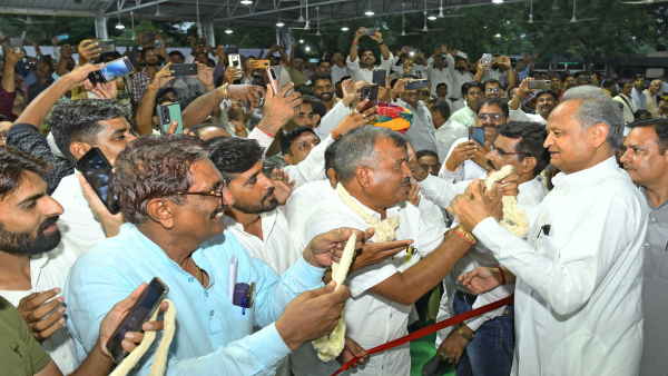 करीबी नेताओं के साथ दिनभर चला चर्चा का दौर