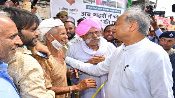 गृह राज्य मंत्री के ठिकानों पर छापेमारी