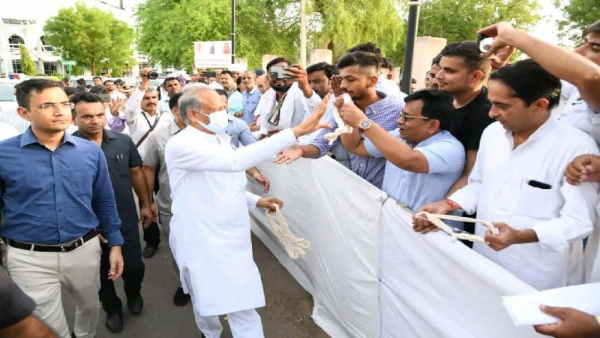 मुख्यमंत्री पद को लेकर हाईकमान करेगा फैसला