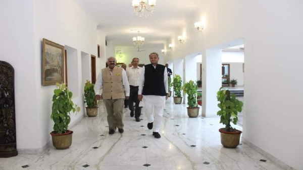 अशोक गहलोत ने अभी तक नामांकन भी नहीं भरा था