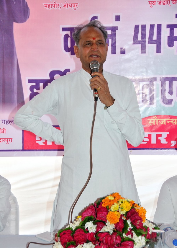 तो गहलोत को छोड़ना पड़ेगा सीएम पद