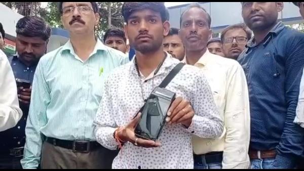 प्रोटेक्शन एक्ट लागू करने की मांग को लेकर किया प्रदर्शन