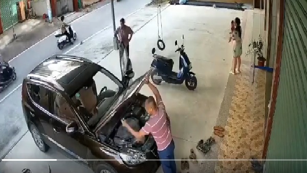 कार के चलने से मकैनिक हुआ घायल