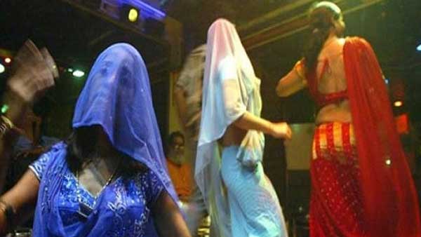 आर्केस्ट्रा कार्यक्रम में गए और वापस आने पर खा लिए जहर