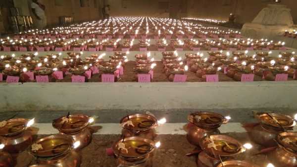 हर साल नवरात्रि पर्व पर उमड़ती है भीड़