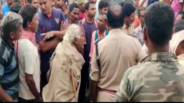 डौंडीलोहारा थाने में पदस्थ है आरक्षक