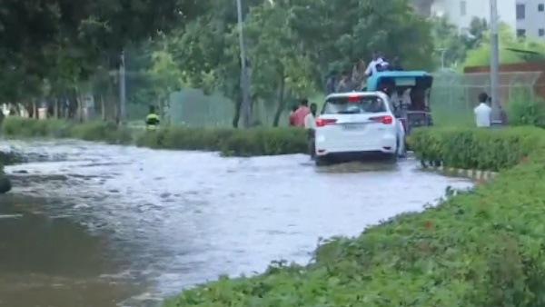 दिन में कड़क धूप शाम होते ही झमाझम बारिश दिन में कड़क धूप शाम होते ही झमाझम बारिश