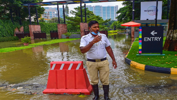 बेंगलुरू में क्यों हो रही तेज बारिश बेंगलुरू में क्यों हो रही तेज बारिश
