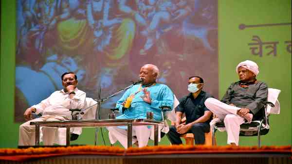 संघ प्रमुख से मिलने पर मुस्लिम नेताओं पर भड़के ओवैसी