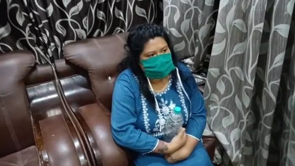 खुद को एयरपोर्ट पर फंसा होने की बात कहकर ठगे थे रुपए