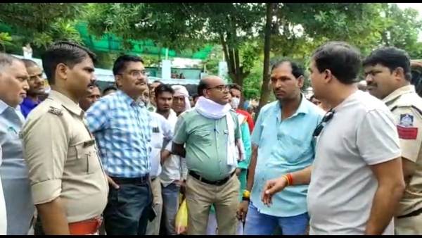 जिला अस्पताल में भ्रष्टाचारी की बात कहते हुए पिता पर भी लगा दिया भ्रष्टाचार का आरोप