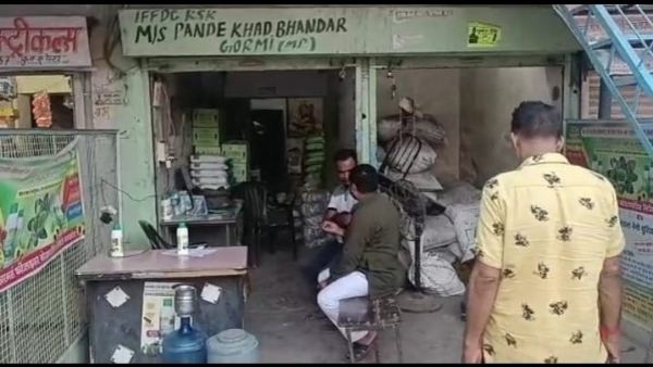 सीसीटीवी में कैद हो गया पैसे लेने का खेल