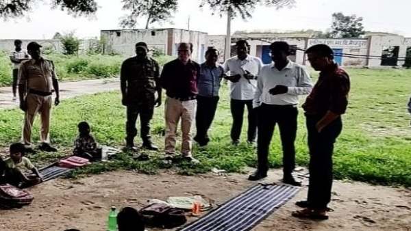 पहले खुद को बताया सरपंच पति फिर बताया शिक्षक