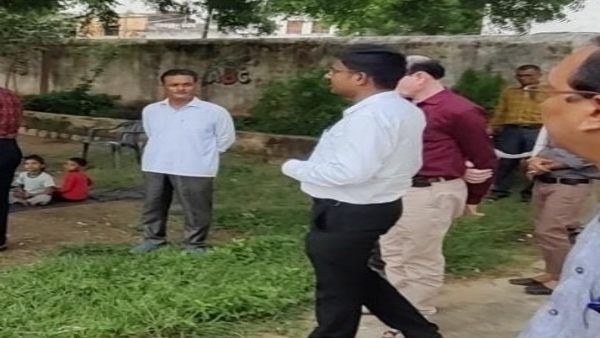 स्कूल के समय में ड्यूटी छोड़कर नेतागिरी करने की मिली सजा