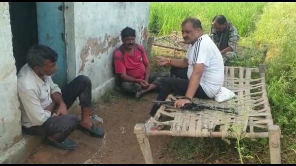 पुलिस ने पकड़े गए सभी लोगों पर किया मामला दर्ज