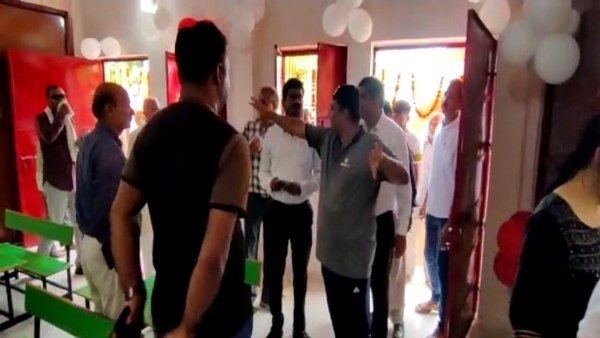 गांव ढूंढकर दक्षिण अफ्रीका से बुलाया पूरा परिवार