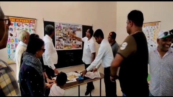 ग्रामीणों से मिलकर जताई खुशी