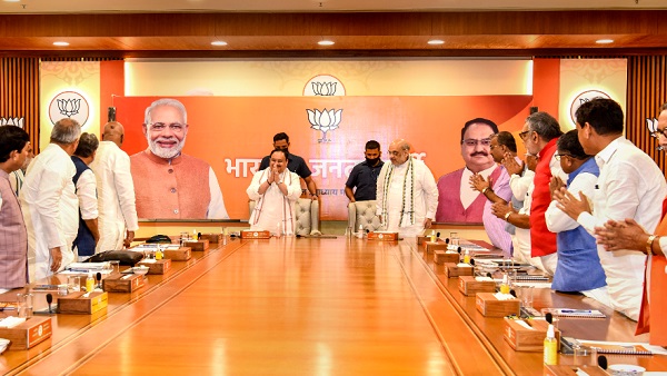 नीतीश कुमार के अलग होने से पार्टी आई एक्शन में