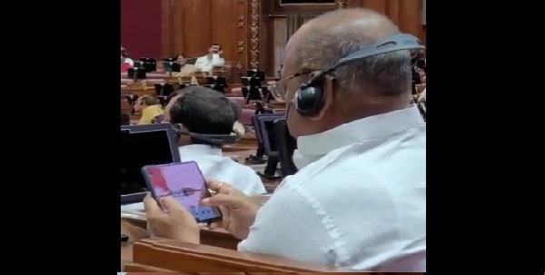 सत्र चल रहा है और अपने में मस्त हैं भाजपा विधायक