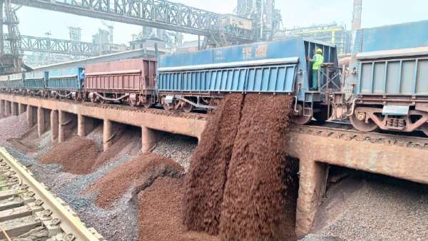 रावघाट रेलवे स्टेशन से किया जा रहा परिवहन