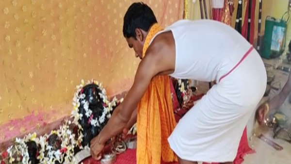 अपने साथ ले जाते हैं ग्रामीण चश्मा , गांव की परिक्रमा करती हैं देवी अपने साथ ले जाते हैं ग्रामीण चश्मा , गांव की परिक्रमा करती हैं देवी