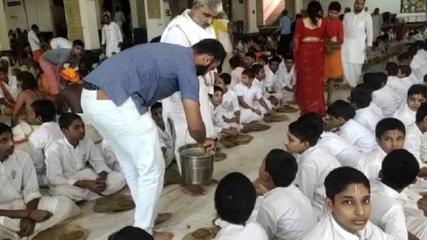 डॉ जैन ने नेत्र रोग सम्बन्धी समस्या के समाधान के लिए दी जानकारी डॉ जैन ने नेत्र रोग सम्बन्धी समस्या के समाधान के लिए दी जानकारी