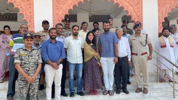 प्रशासन से चित्रकूट के हिस्से का विकास कार्य की बात की प्रशासन से चित्रकूट के हिस्से का विकास कार्य की बात की