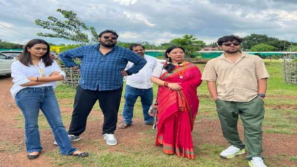 गौठान और बाड़ी देख हुए प्रभावित गौठान और बाड़ी देख हुए प्रभावित