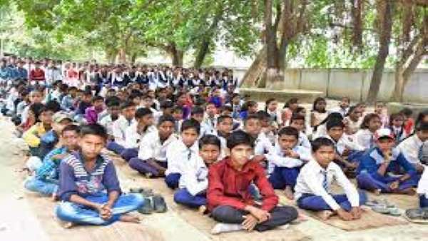 पढ़ाने से मना करते थे ग्रामीण, पढ़ाने से मना करते थे ग्रामीण,