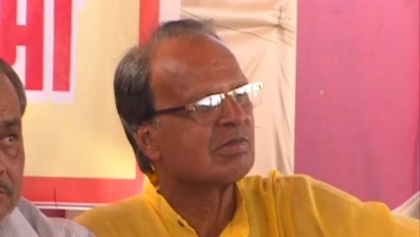 मुरार के सदर बाजार में रहते हैं महेश शर्मा