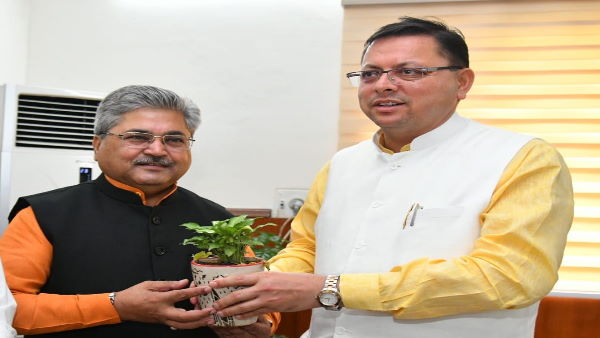 CM Pushkar Singh Dhami returned from Delhi political mercury rose after meeting veterans in Dehradun CM Pushkar Singh Dhami returned from Delhi political mercury rose after meeting veterans in Dehradun