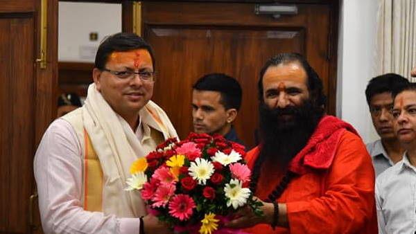 महंत रविंद्रपुरी महाराज ने सीएम से मिलकर हार्दिक बधाई दी
